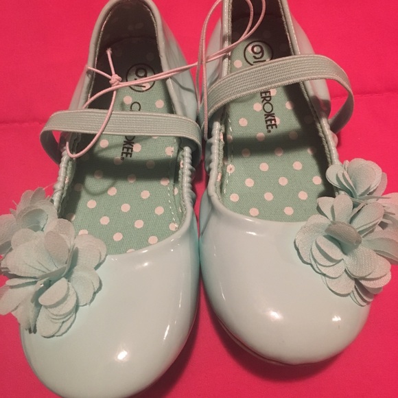 3 piece toddler outfit with or without shoes. - Picture 3 of 3